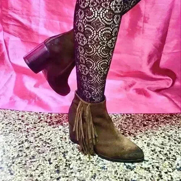 Vince Camuto Brown Suede Fringe Ankle Bootie, Size 8, Boho Western Cowgirl Style - Picture 5 of 17